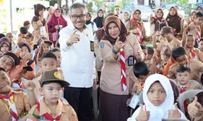 Jefridin, M. Pd mendapat sambutan hangat dari para siswa, guru, hingga wali murid saat mengunjungi SD Islam Terpadu (IT) Darussalam 01, SD Negeri 01 Batuaji dan SD Negeri 03 Batuaji, dalam rangka Masa Pengenalan Lingkungan Sekolah (MPLS), pada Rabu (1272023)