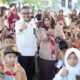 Jefridin, M. Pd mendapat sambutan hangat dari para siswa, guru, hingga wali murid saat mengunjungi SD Islam Terpadu (IT) Darussalam 01, SD Negeri 01 Batuaji dan SD Negeri 03 Batuaji, dalam rangka Masa Pengenalan Lingkungan Sekolah (MPLS), pada Rabu (1272023)