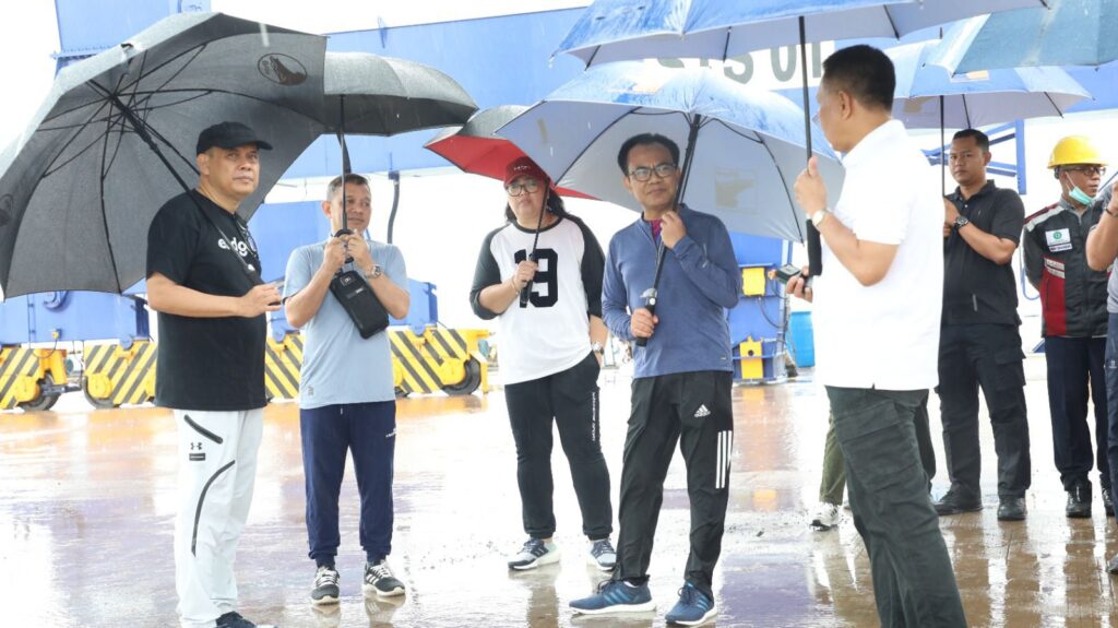 Sekretaris Menteri Koordinator (Sesmenko) Bidang Perekonomian sekaligus Ketua Dewan Pengawas BP Batam, Susiwijono Moegiarso, melakukan kunjungan ke Pelabuhan Batu Ampar pada Jumat (30/6/2023)