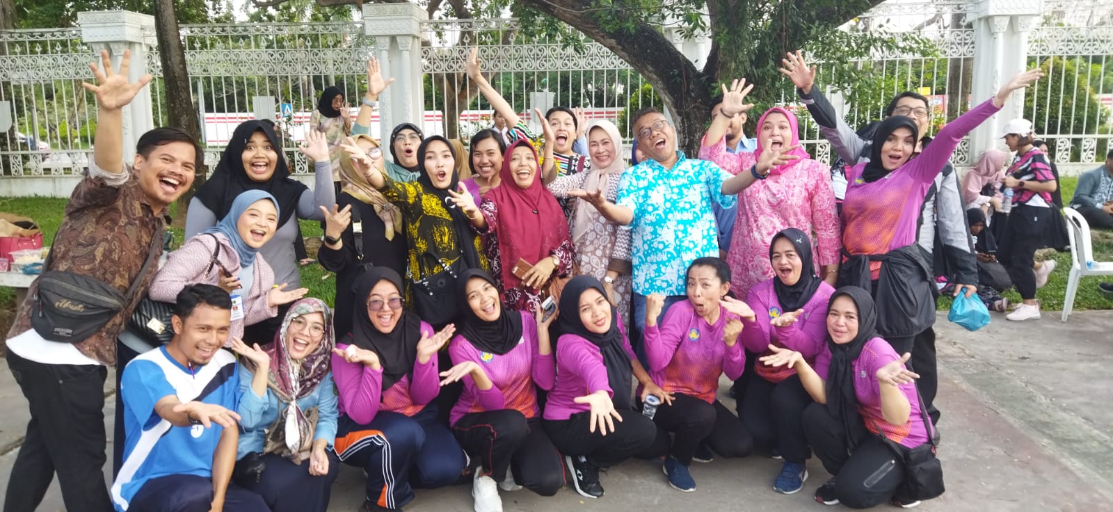Tim Volly Putri Disbudpar tekuk Disperikanan , Juara Umum HUT Korpri 52 Kota Batam semakin Nyata.