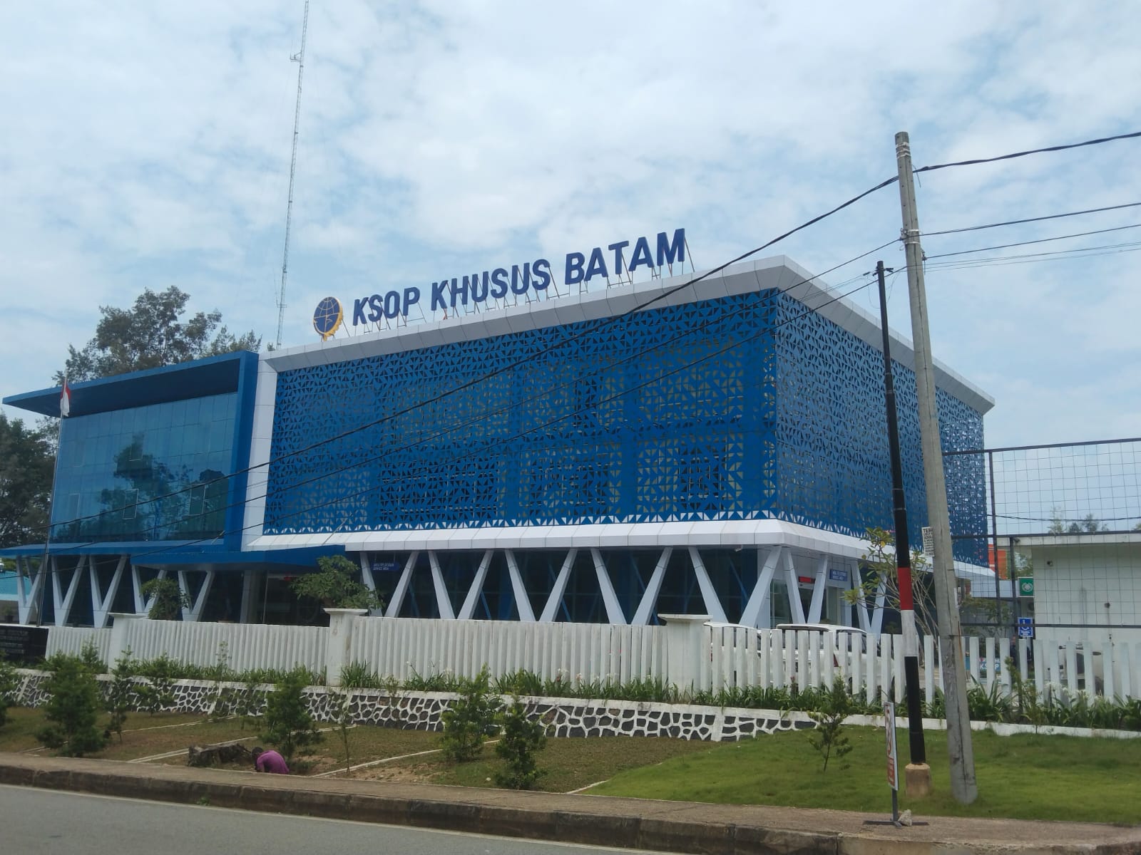 Tidak Mendapat Pemberitahuan dilakukan Pergeseran, Syahbandar dan KSOP Khusus Batam Soroti Pemotongan Kapal CR-6 di Lokasi PT. Marinatama Meganusa.