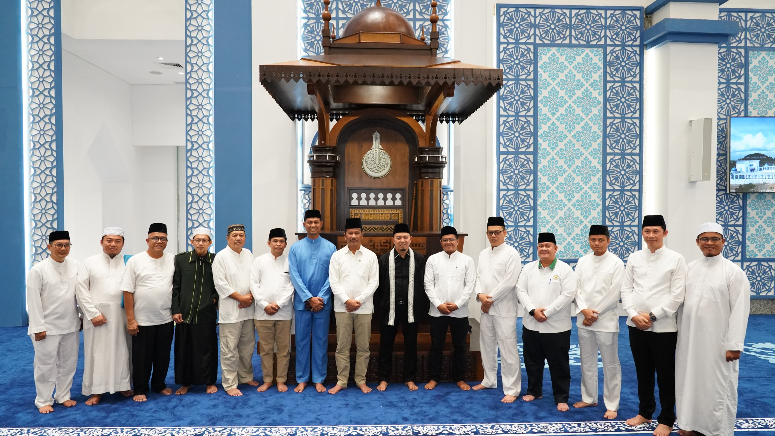 Resmi Dibuka Kembali, Perayaan Maulid Nabi Digelar di Masjid Agung Raja Hamidah Kota Batam.