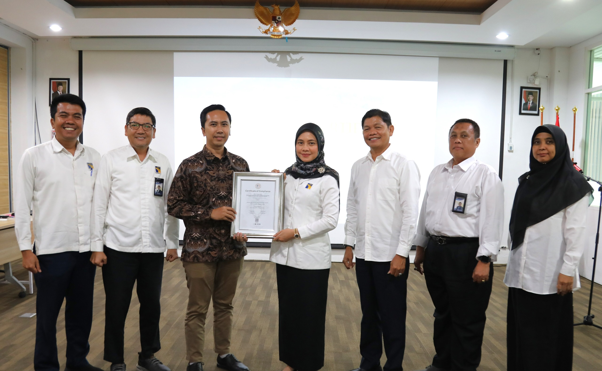 Instalasi Radiologi dan MCU RSBP Batam Terima Sertifikat ISO 90012015