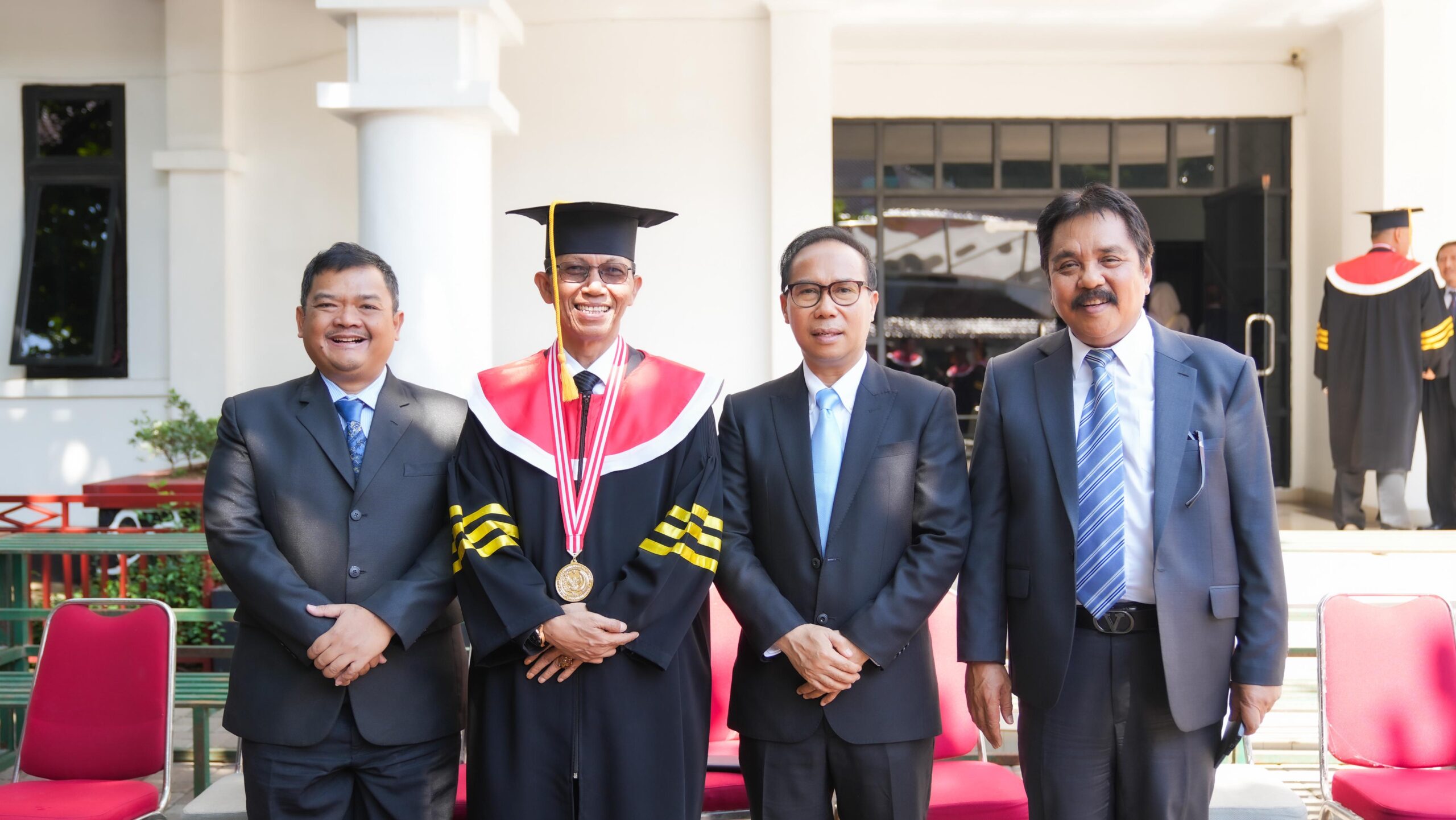 Amsakar Achmad Raih Gelar Doktor Ilmu Pemerintahan di IPDN Berikan Kontribusi Terbaik Bagi Batam