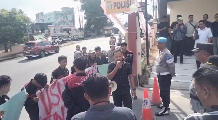 DEMO MAHASISWA