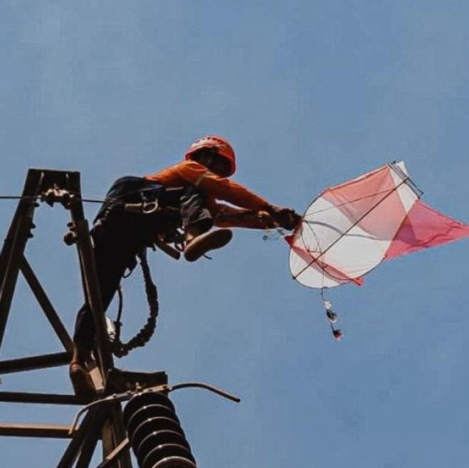 PLN Batam Imbau Warga Tak Main Layang-Layang Dekat Jaringan Listrik Ancaman Nyawa dan Listrik Padam Mengintai
