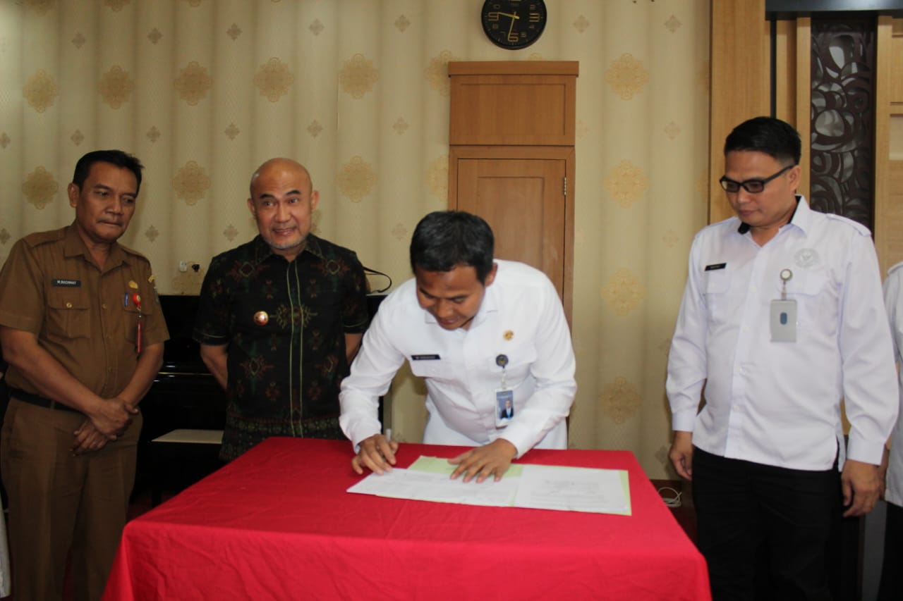 Tingkatkan kualitas layanan keimigrasian Pemerintah Kabupaten Bungo Serahkan Hibah Aset Tanah dan Bangunan kepada Kanwil Ditjen Imigrasi Jambi