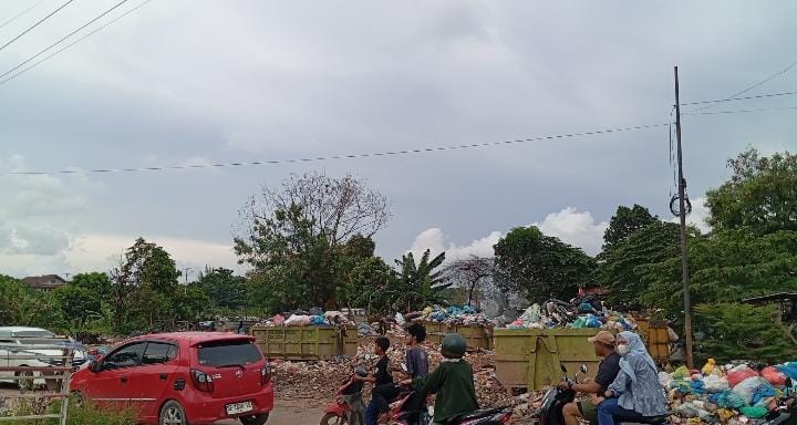 Mahasiswa UMRAH Soroti Penumpukan Sampah di Duriangkang, Minta DLH Batam Segera Bertindak