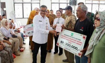 Pemko Batam Serahkan Bansos Lansia Tambahan ke 158 Warga Belakang Padang – Li Claudia Candra: “Kami Hadir Nyata untuk Masyarakat!”