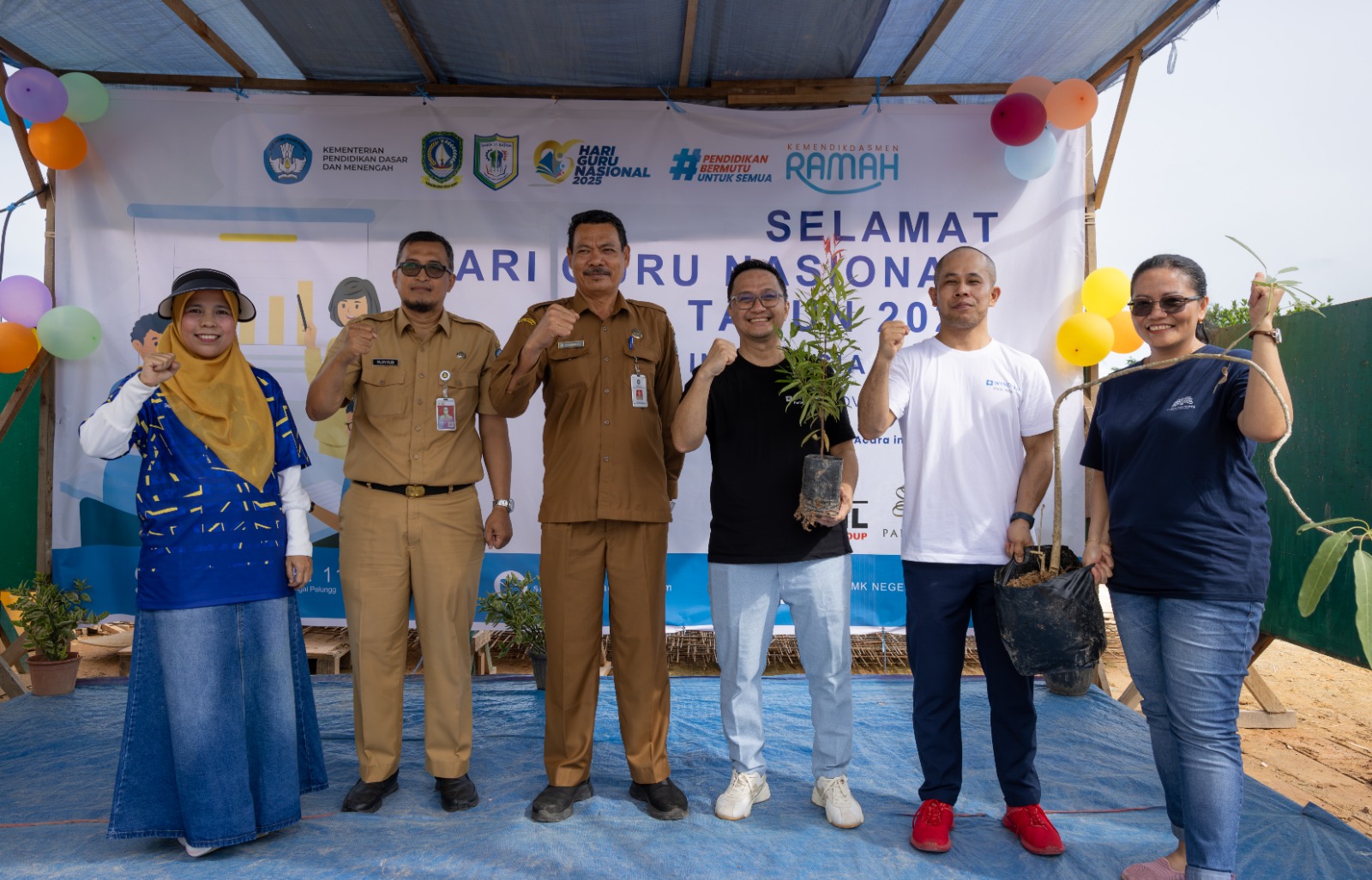 Panbil Residence Serviced Apartment Tanam Ratusan Bibit Pohon di SMKN 11 Sagulung Peringati Hari Guru Nasional 2025