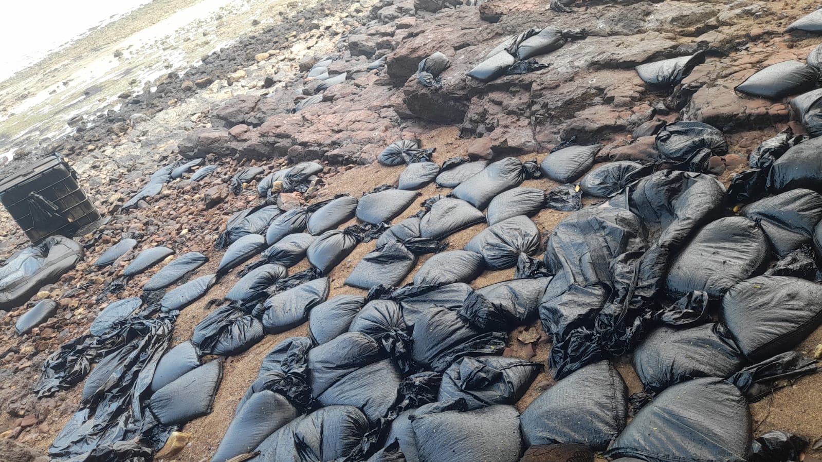 Skandal Limbah Laut Batam? Kapal Kandas di Dangas Buka Tabir Lemahnya Pengawasan Pengangkutan Limbah