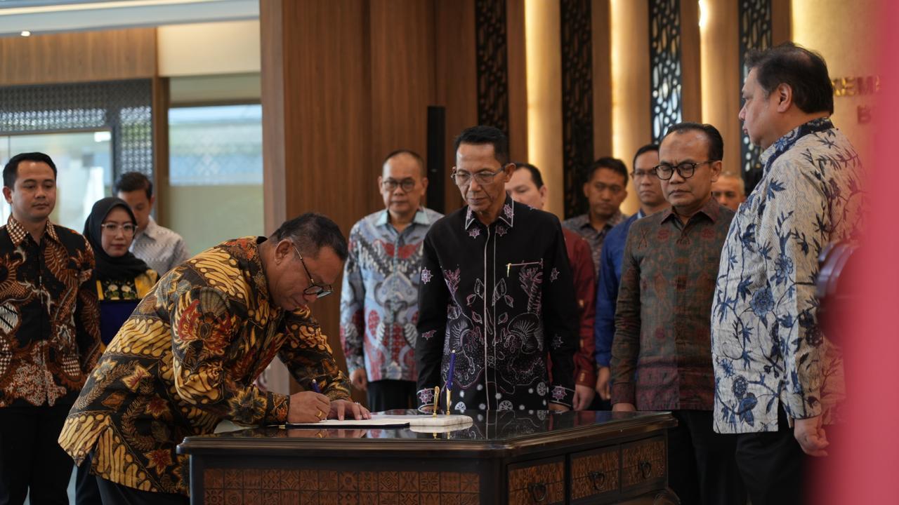 Menko Perekonomian RI Lantik 3 AnggotaDeputi BP Batam, Optimalkan Pertumbuhan Ekonomi dan Daya Saing Batam