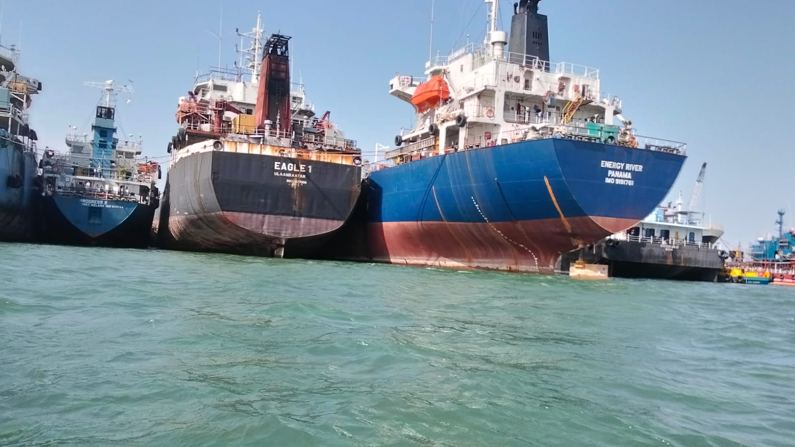 174 Kapal Asing Labuh Jangkar di Batam: Tanzania Terbanyak 43 Kapal, PNBP Labuh Justru Anjlok!