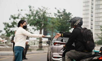 Peduli Kesehatan Masyarakat, BP Batam Bagikan Masker di Tengah Sebaran Kabut Asap (2)